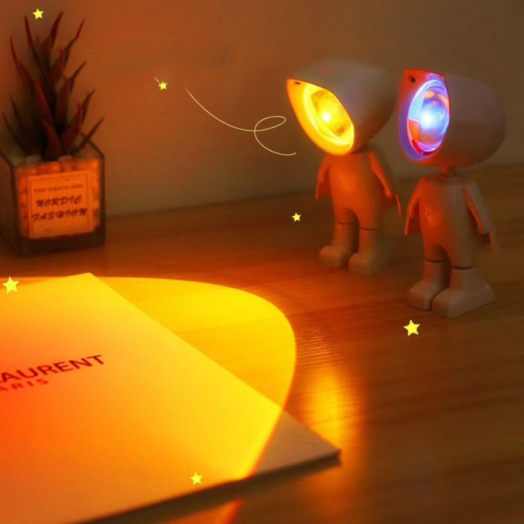 Astronaut Sunset Projection Lamp – Multi-Color Ambient Light for Modern Home Décor